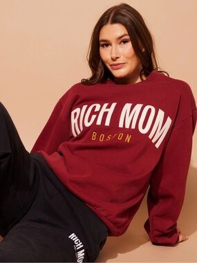 Rich Mom Boston Crew Neck Sweatshirt Size M